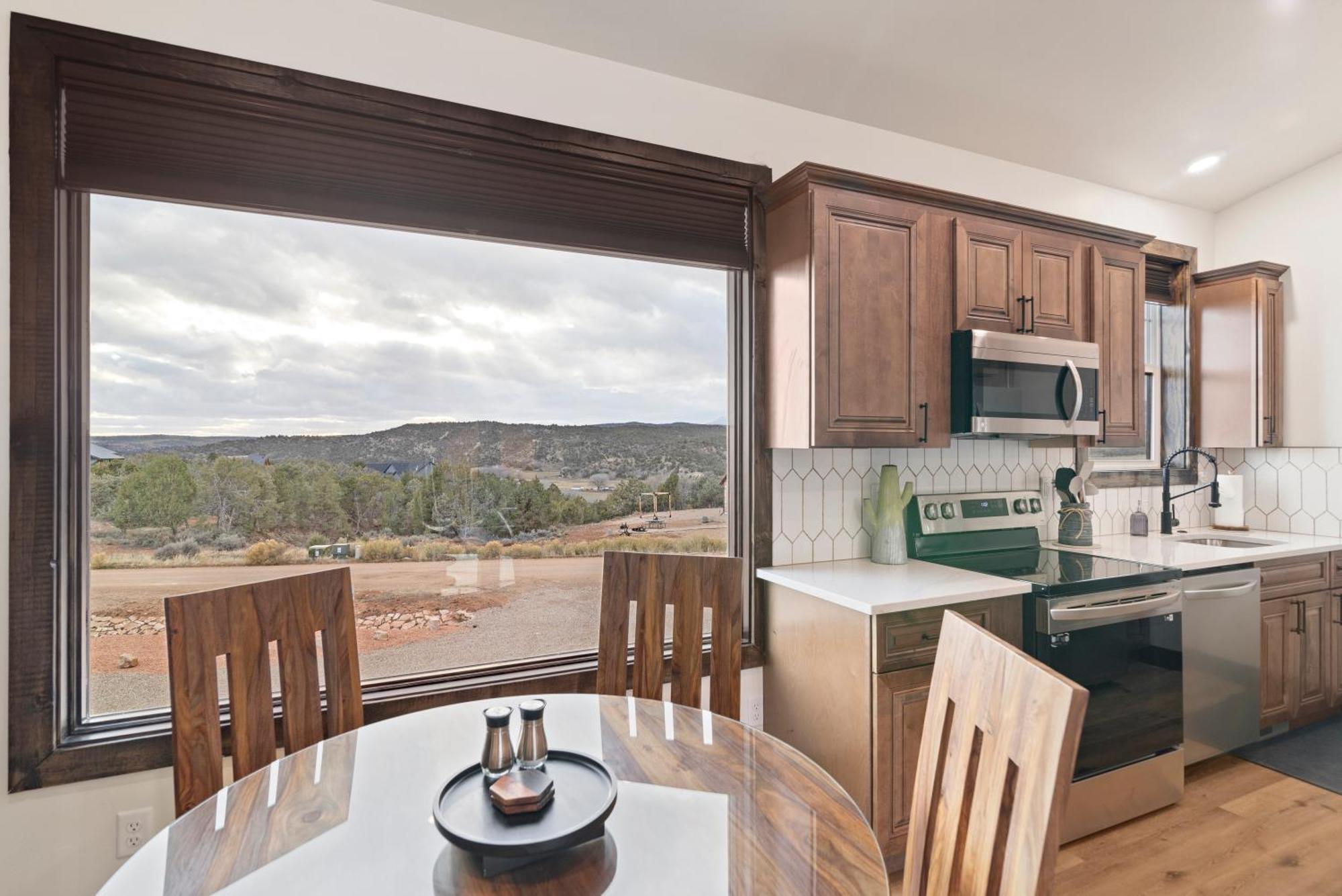 Red Canyon Casita-Brand New, Views, Hot Tub, Near Zion & Bryce Villa Orderville Exterior foto